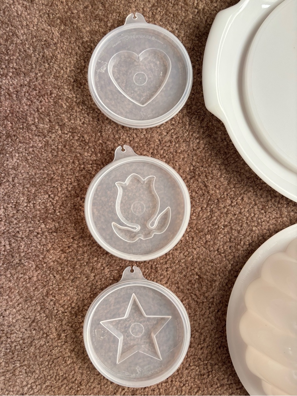 Tupperware Jello mold with 4 seals serving tray. - Picture 4 of 4